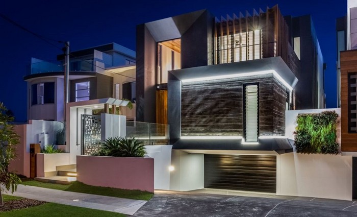 Brand new Broadbeach Waters trophy home sold for $3 million 8 50 1
